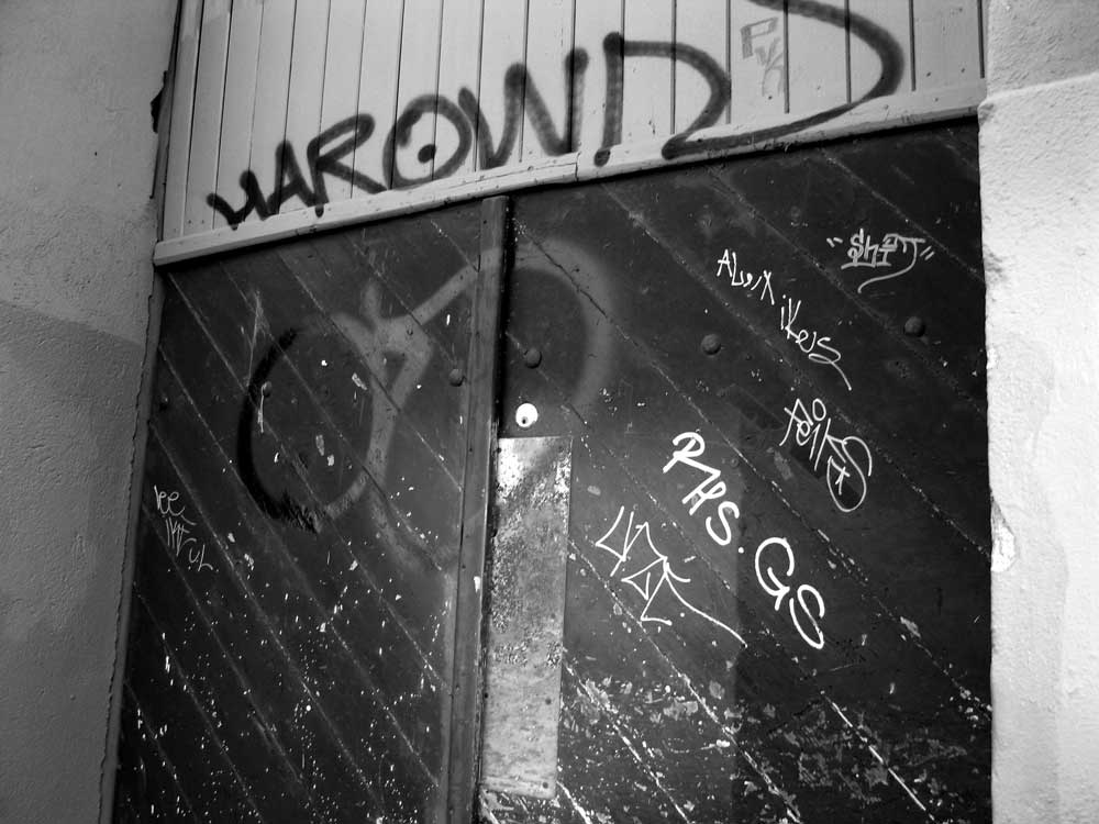 grafitti b&w