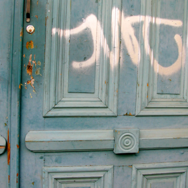 gate, graffiti