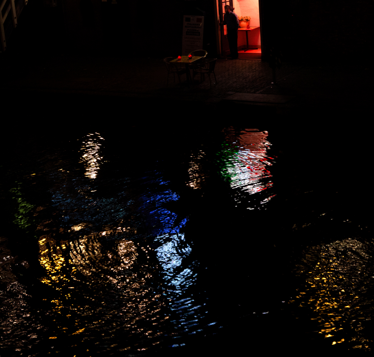 canal story: table for two