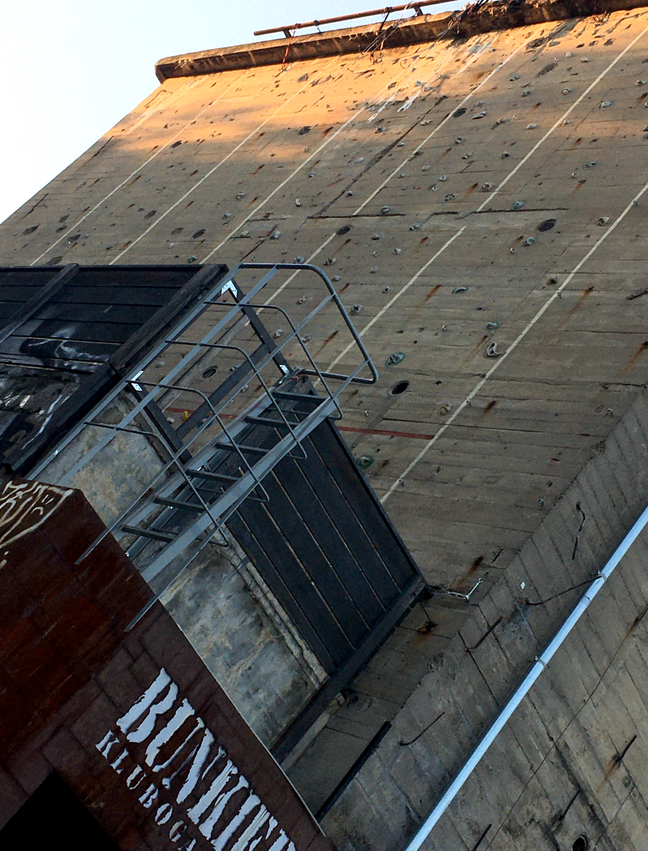club, gallery, climbing wall