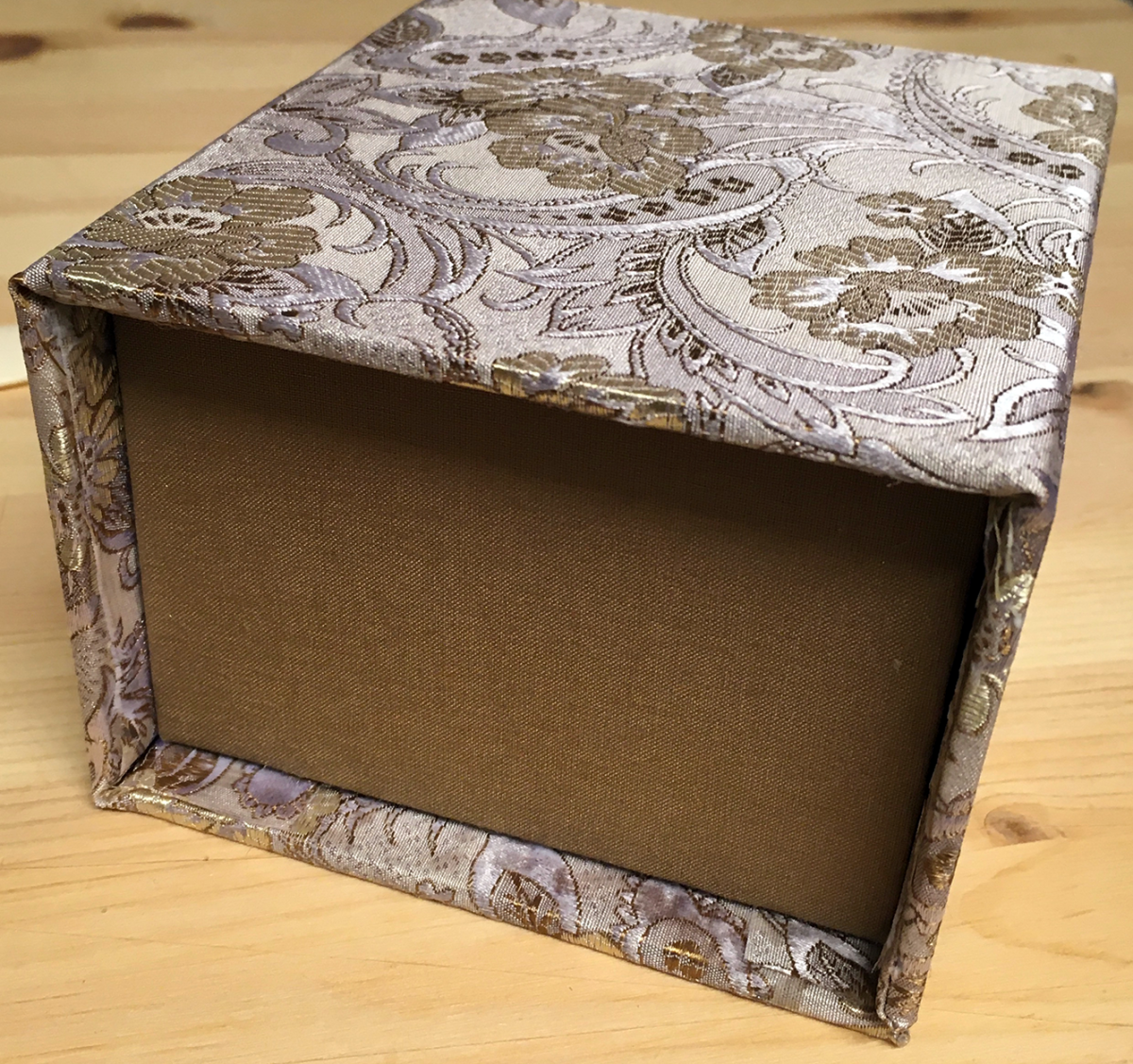 Ritz flip box 
